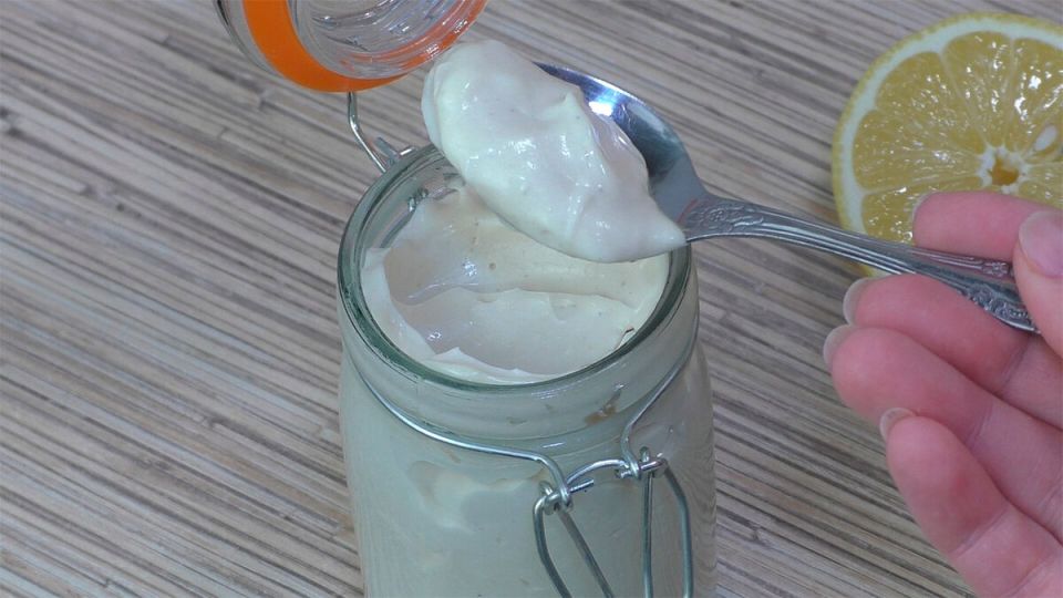 Как быстро и просто приготовить домашний майонез