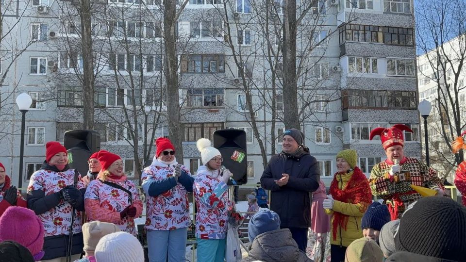 Праздничные мероприятия, посвящённые проводам зимы, прошли сегодня в тольяттинских дворах
