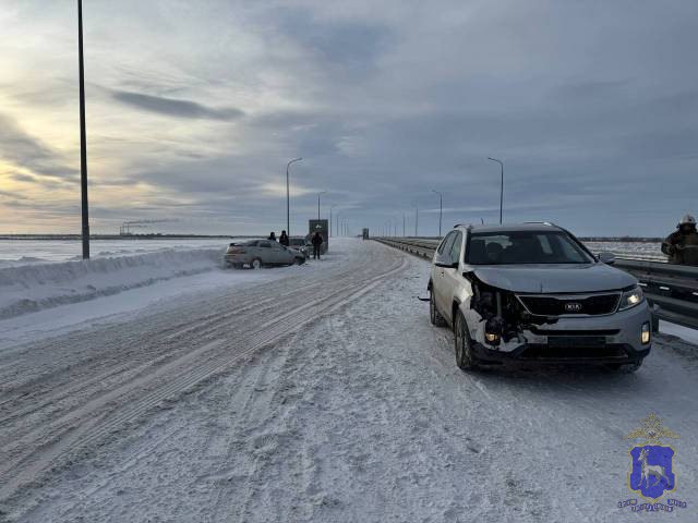 В Ставропольском районе сотрудники Госавтоинспекции работают на месте дорожно-транспортного происшествия с участием трех автомобилей В Ставропольском районе сотрудники Госавтоинспекции работают на месте дорожно-транспортного происшествия с участием трех автомобилей