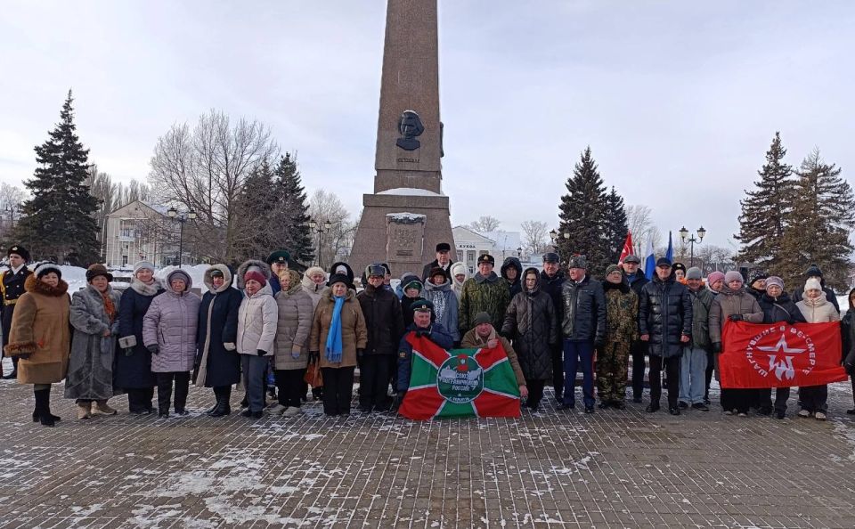 В Тольятти возложили цветы к Обелиску Славы в память о защитниках Отечества