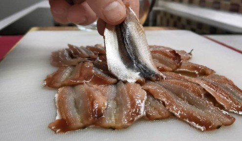 Невероятная закуска из соленой рыбы: просто, быстро и вкусно