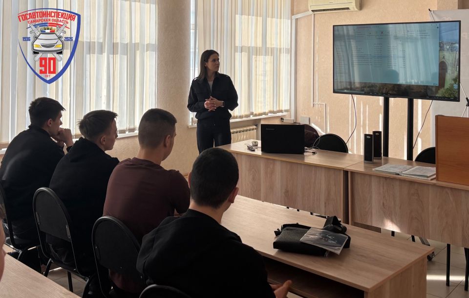 Сотрудники #ГосавтоинспекцииТольятти провели #КрашКурс со студентами #ТольяттинскогоЭлектротехническогоТехникума
