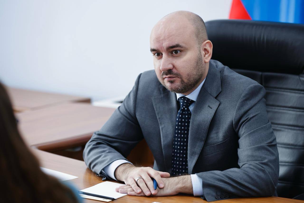 Личный прием граждан. Сегодня к губернатору Вячеславу Федорищеву обратилась многодетная мама Екатерина Серова Личный прием граждан. Сегодня к губернатору Вячеславу Федорищеву обратилась многодетная мама Екатерина Серова