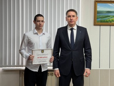 Илья Сухих: Сегодня вручил первые денежные премии нашим талантливым спортсменам и их тренерам