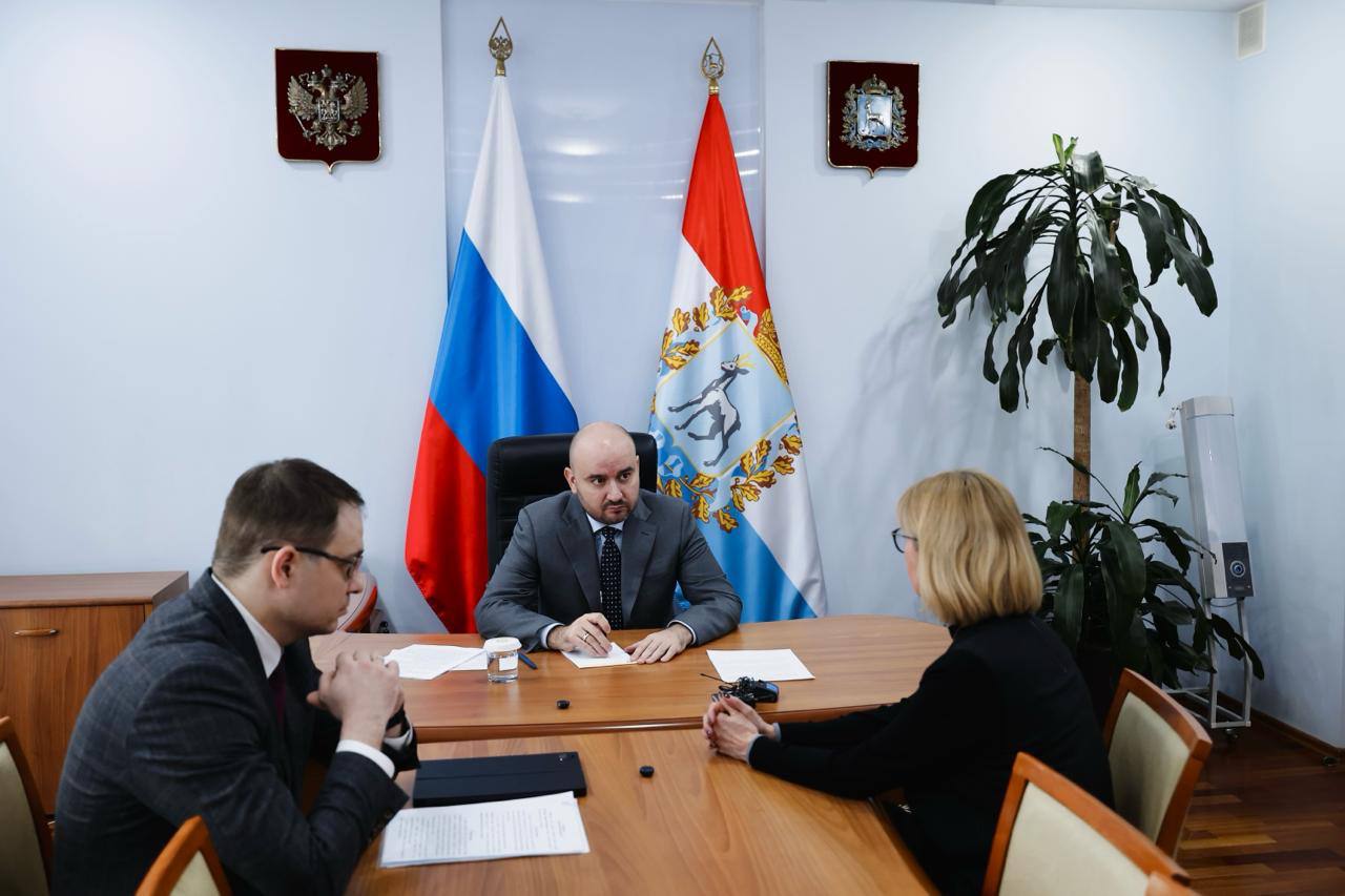 Личный прием граждан. Сегодня к губернатору Вячеславу Федорищеву обратилась многодетная мама Екатерина Серова Личный прием граждан. Сегодня к губернатору Вячеславу Федорищеву обратилась многодетная мама Екатерина Серова