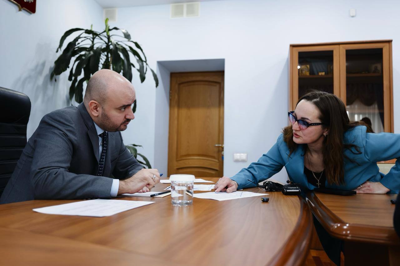 Личный прием граждан. Сегодня к губернатору Вячеславу Федорищеву обратилась многодетная мама Екатерина Серова Личный прием граждан. Сегодня к губернатору Вячеславу Федорищеву обратилась многодетная мама Екатерина Серова