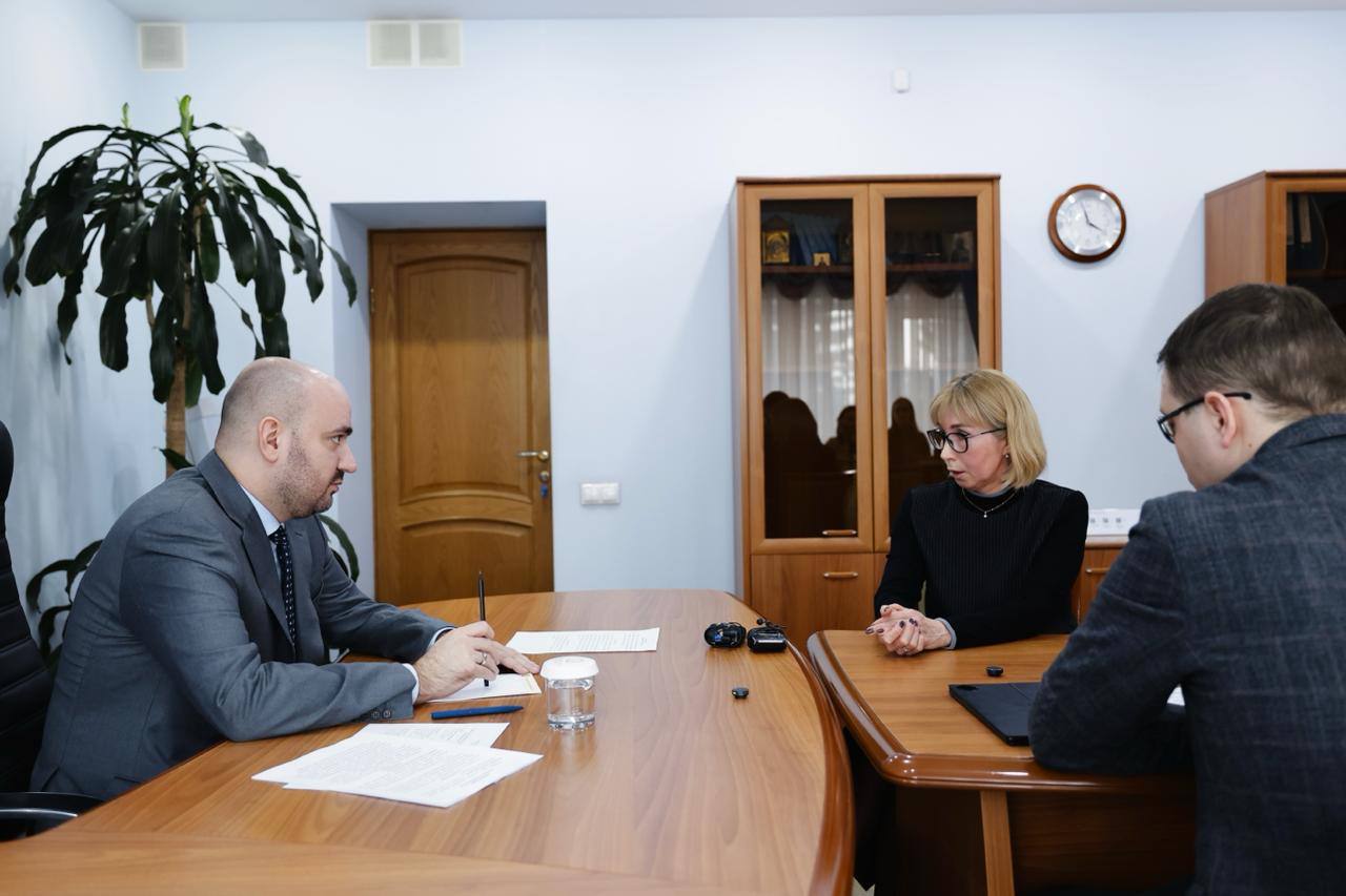 Личный прием граждан. Сегодня к губернатору Вячеславу Федорищеву обратилась многодетная мама Екатерина Серова Личный прием граждан. Сегодня к губернатору Вячеславу Федорищеву обратилась многодетная мама Екатерина Серова