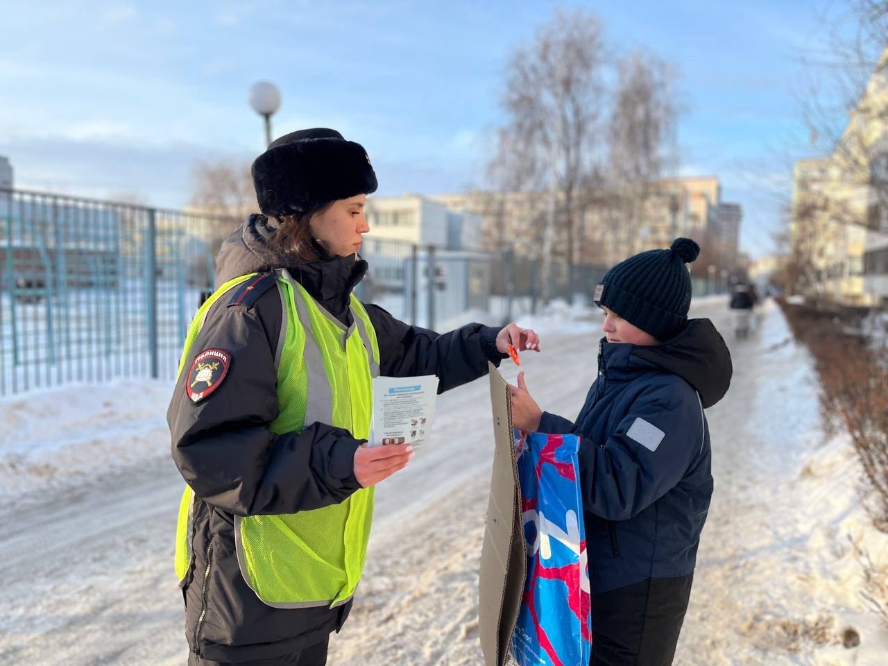 Сотрудники #ГосавтоинспекцииТольятти совместно с педагогами и неравнодушными родителями учащихся МБУ «Школа № 82» провели профилактическое мероприятие #РодительскийПатруль в Автозаводском районе города Сотрудники #ГосавтоинспекцииТольятти совместно с педагогами и неравнодушными родителями учащихся МБУ «Школа № 82» провели профилактическое мероприятие #РодительскийПатруль в Автозаводском районе города