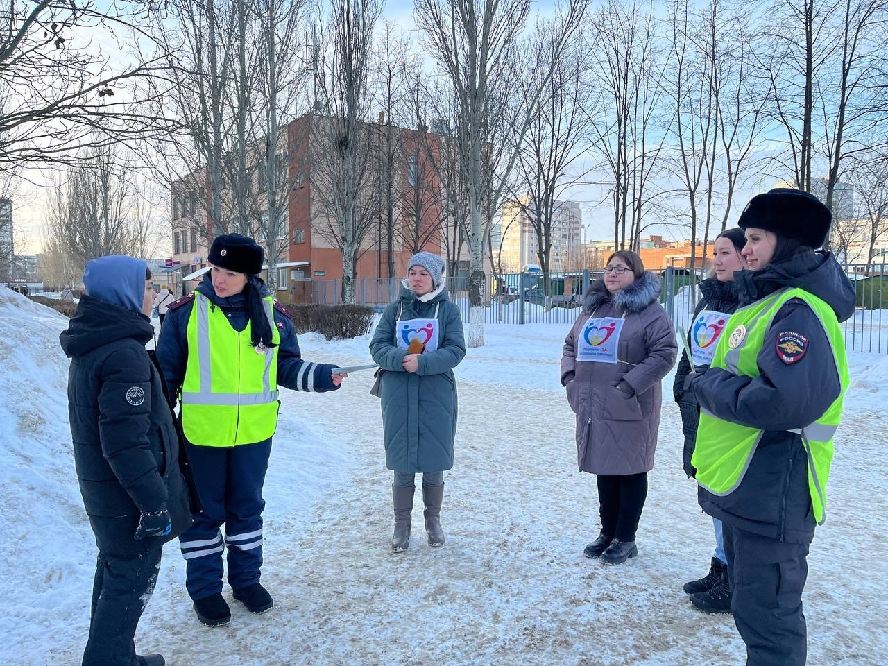 Сотрудники #ГосавтоинспекцииТольятти совместно с педагогами и неравнодушными родителями учащихся МБУ «Школа № 82» провели профилактическое мероприятие #РодительскийПатруль в Автозаводском районе города Сотрудники #ГосавтоинспекцииТольятти совместно с педагогами и неравнодушными родителями учащихся МБУ «Школа № 82» провели профилактическое мероприятие #РодительскийПатруль в Автозаводском районе города