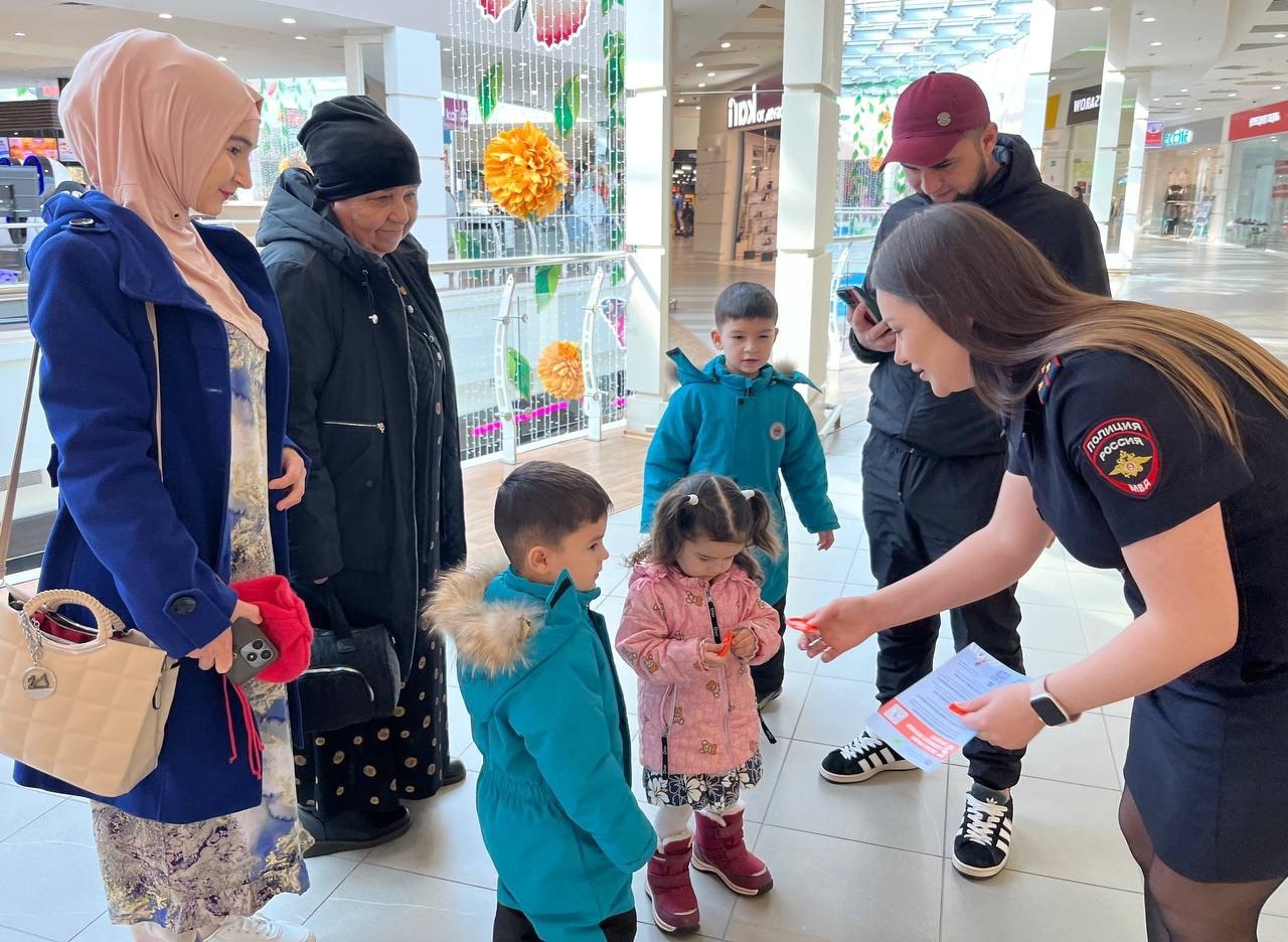 В торговых центрах сотрудники #ГосавтоинспекцииТольятти провели профилактическое мероприятие, направленное на предупреждение нарушений ПДД В торговых центрах сотрудники #ГосавтоинспекцииТольятти провели профилактическое мероприятие, направленное на предупреждение нарушений ПДД
