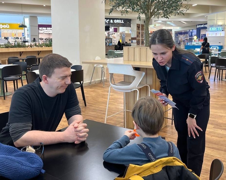 В торговых центрах сотрудники #ГосавтоинспекцииТольятти провели профилактическое мероприятие, направленное на предупреждение нарушений ПДД В торговых центрах сотрудники #ГосавтоинспекцииТольятти провели профилактическое мероприятие, направленное на предупреждение нарушений ПДД