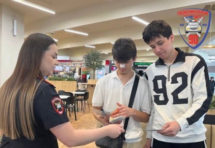 В торговых центрах сотрудники #ГосавтоинспекцииТольятти провели профилактическое мероприятие, направленное на предупреждение нарушений ПДД