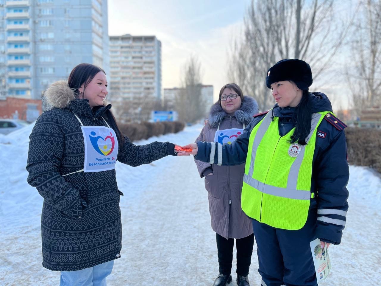 Сотрудники #ГосавтоинспекцииТольятти совместно с педагогами и неравнодушными родителями учащихся МБУ «Школа № 82» провели профилактическое мероприятие #РодительскийПатруль в Автозаводском районе города Сотрудники #ГосавтоинспекцииТольятти совместно с педагогами и неравнодушными родителями учащихся МБУ «Школа № 82» провели профилактическое мероприятие #РодительскийПатруль в Автозаводском районе города