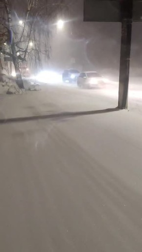 Илья Сухих: Уважаемые жители!. Последний зимний снегопад к вечеру превратился в настоящую метель и стал серьезным вызовом для дорожных служб