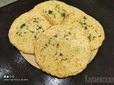 Сырно-луковые лепешки: идеальное лакомство для вашего стола