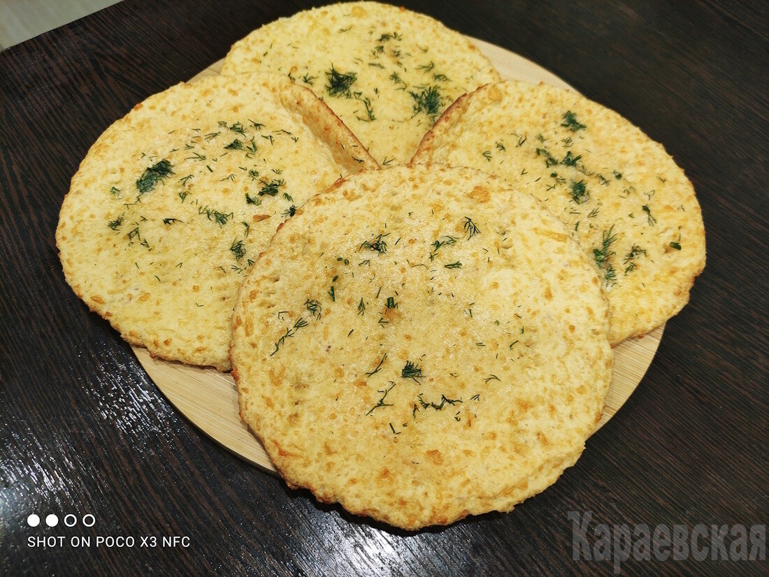 Сырно-луковые лепешки: идеальное лакомство для вашего стола