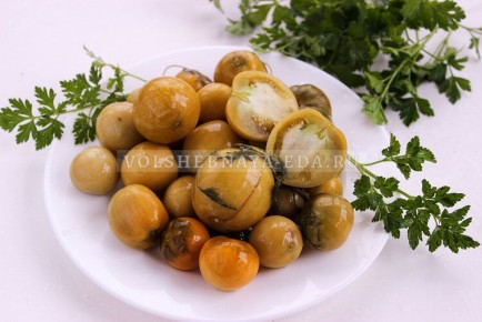 Секреты засолки зеленых и бурых томатов