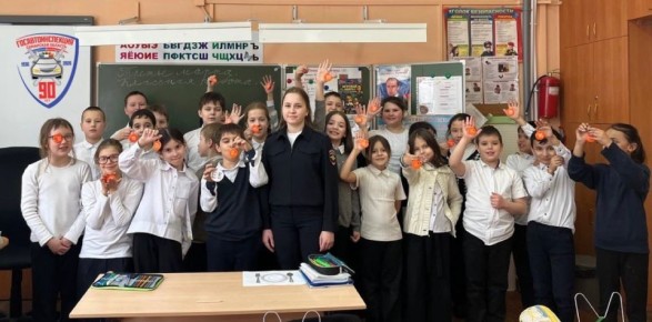 Сотрудники #ГосавтоинспекцииТольятти проводят профилактические беседы с учащимися образовательных учреждений о соблюдении несовершеннолетними правил дорожного движения, а так же посещают образовательные учреждения, где...