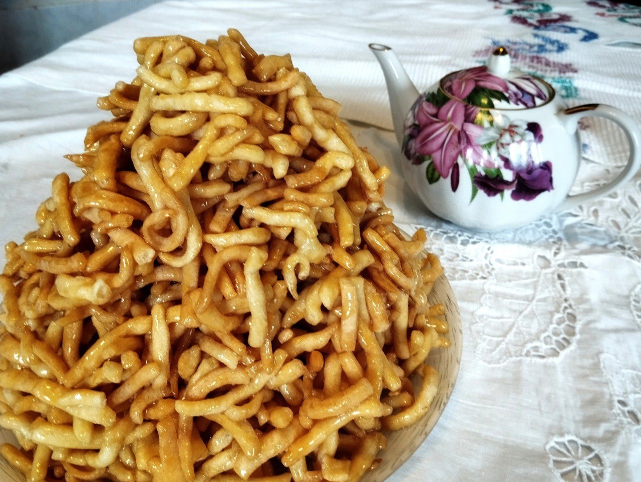 Чак-чак, губадия, кыстыбый, эчпочмак – всё это блюда татарской национальной кухни Чак-чак, губадия, кыстыбый, эчпочмак – всё это блюда татарской национальной кухни