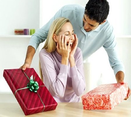 Как выбрать идеальный новогодний подарок для девушки