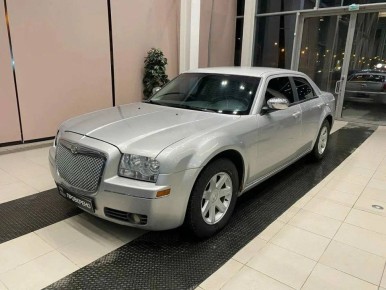 ������ �������� �� ������ ���� ������� ���������� Chrysler 300 � ����� � �������