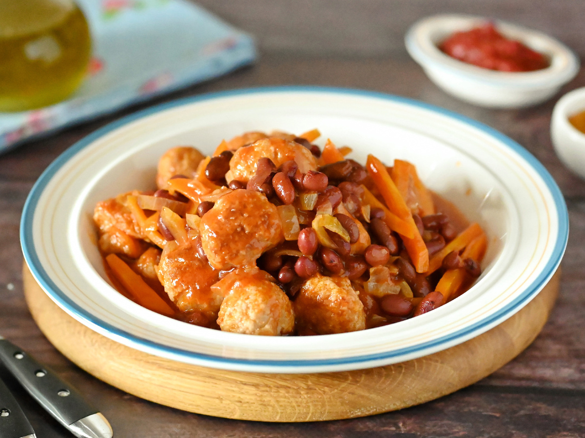 Необычный ужин: фрикадельки в густом соусе без гарнира