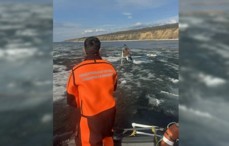 Рыбалка на тонком льду: под Ягодным едва не случилась трагедия