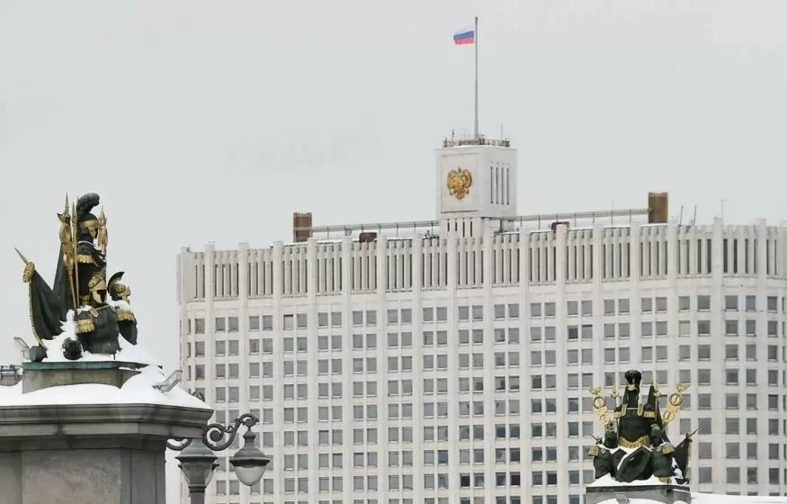 КПРФ снова пытается запретить чиновникам зарубежную недвижимость, но правительство против