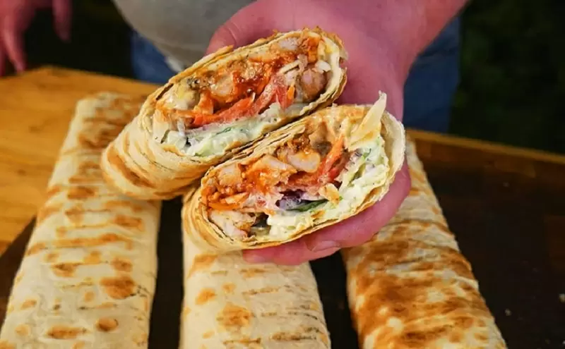 Шаурма на мангале: оригинальная альтернатива шашлыку для дружеской вечеринки