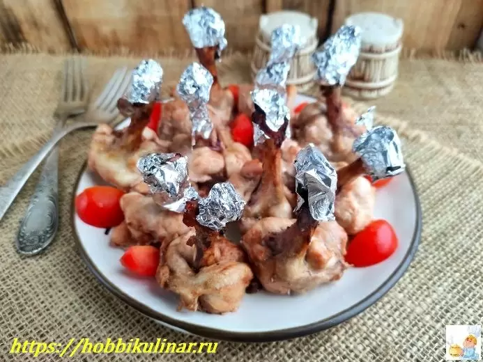 Кулинарные хитрости: как приготовить куриные крылышки в духовке с изюминкой