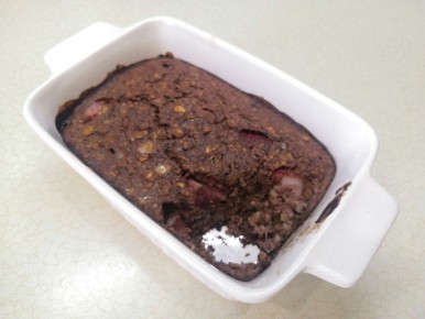 Запеченная шоколадная овсянка с ягодами: легкость и вкус в каждой ложке