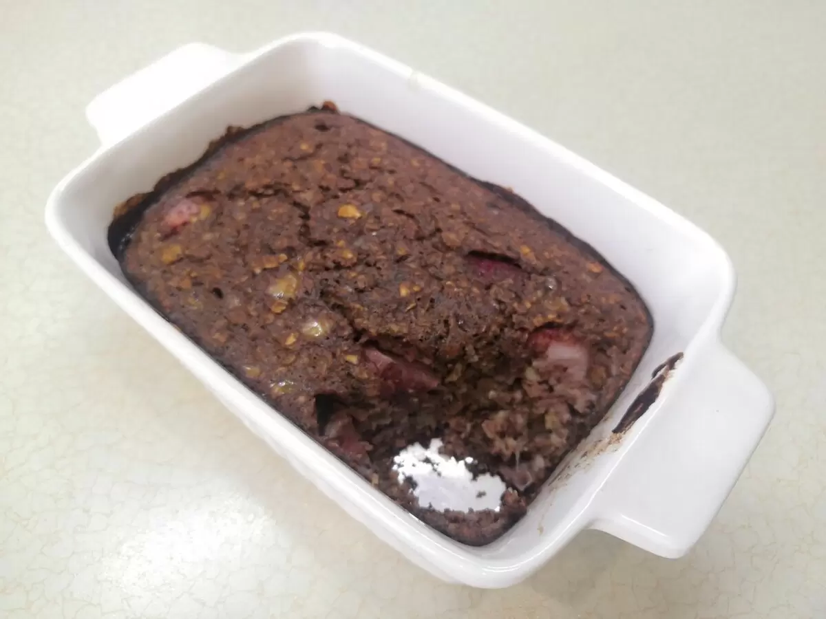 Запеченная шоколадная овсянка с ягодами: легкость и вкус в каждой ложке