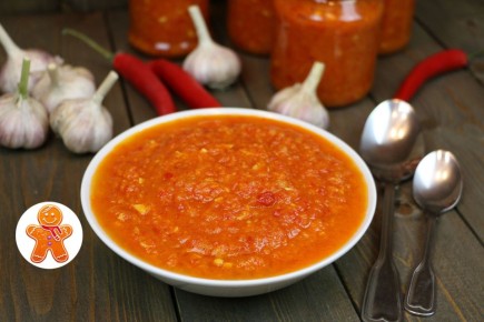 Готовим аджику на зиму: яркий рецепт острой приправы