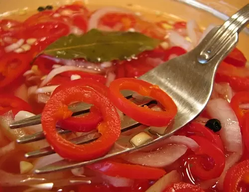 Маринованный острый перец: вкусная находка для любителей пикантного