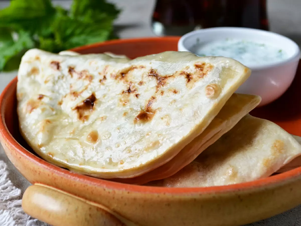 Весенние кутабы с крапивой: легкий и полезный рецепт для здоровья