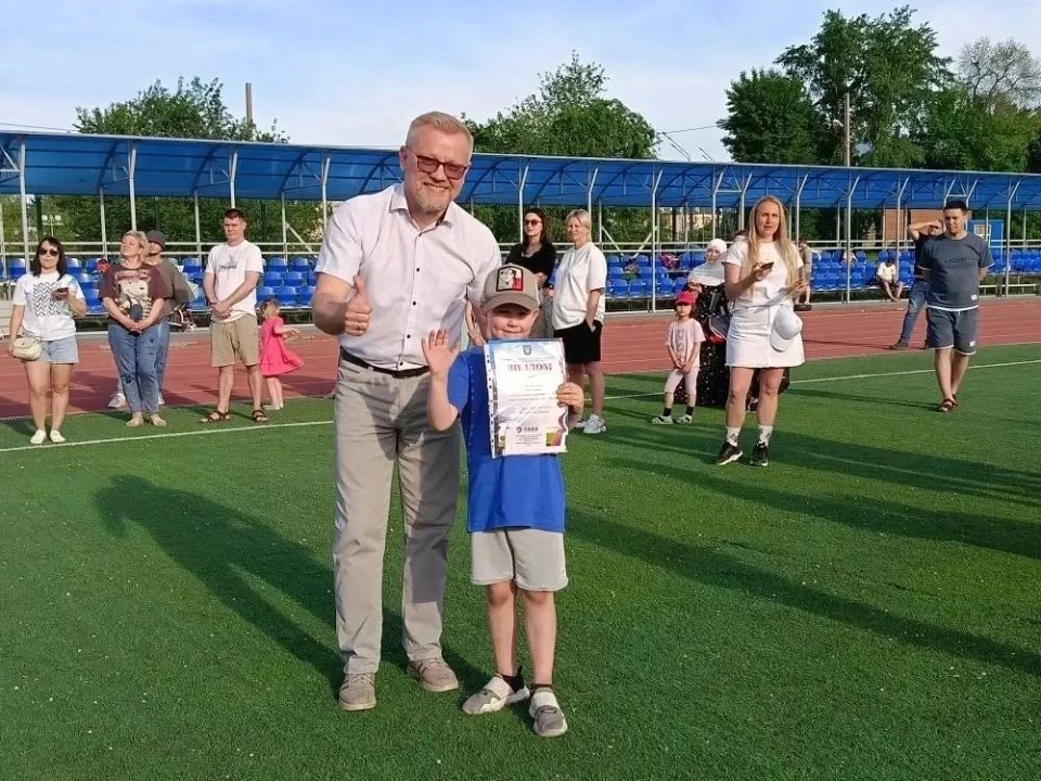 Будущие чемпионы выходят на поле!