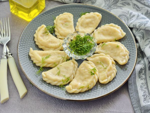 Вареники с квашеной капустой: рецепт, который вернет в детство