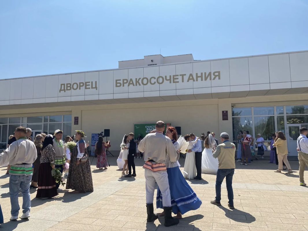 День семьи, любви и верности — в самом сердце Тольятти! День семьи, любви и верности — в самом сердце Тольятти!