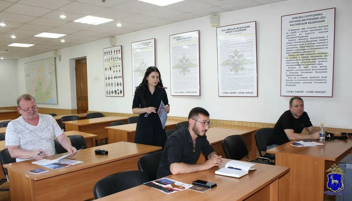 Полицейские Самарской области и общественники обсудили с представителями таксопарков вопросы профилактики мошенничества Полицейские Самарской области и общественники обсудили с представителями таксопарков вопросы профилактики мошенничества