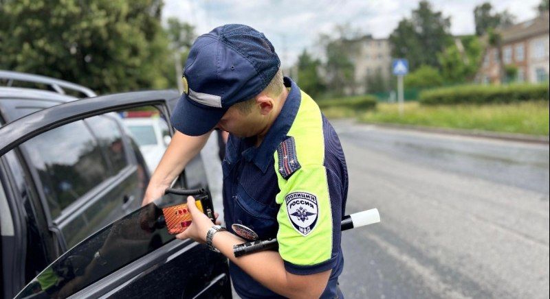 В настоящее время на территории города проводятся профилактические рейды, направленные на выявление грубых нарушений Правил дорожного движения в области несоблюдения требований к светопропусканию стёкол (тонировке) В настоящее время на территории города проводятся профилактические рейды, направленные на выявление грубых нарушений Правил дорожного движения в области несоблюдения требований к светопропусканию стёкол (тонировке)