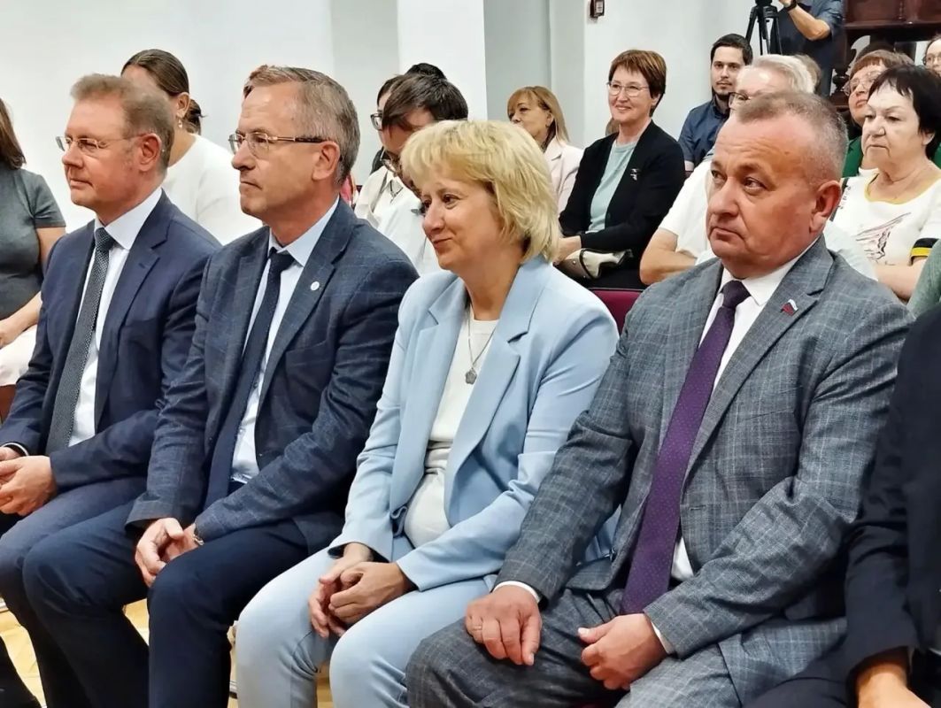 «6:0 в пользу людей». В Тольяттинском краеведческом музее открылась выставка, приуроченная к 60-летию предприятия «КуйбышевАзот» «6:0 в пользу людей». В Тольяттинском краеведческом музее открылась выставка, приуроченная к 60-летию предприятия «КуйбышевАзот»