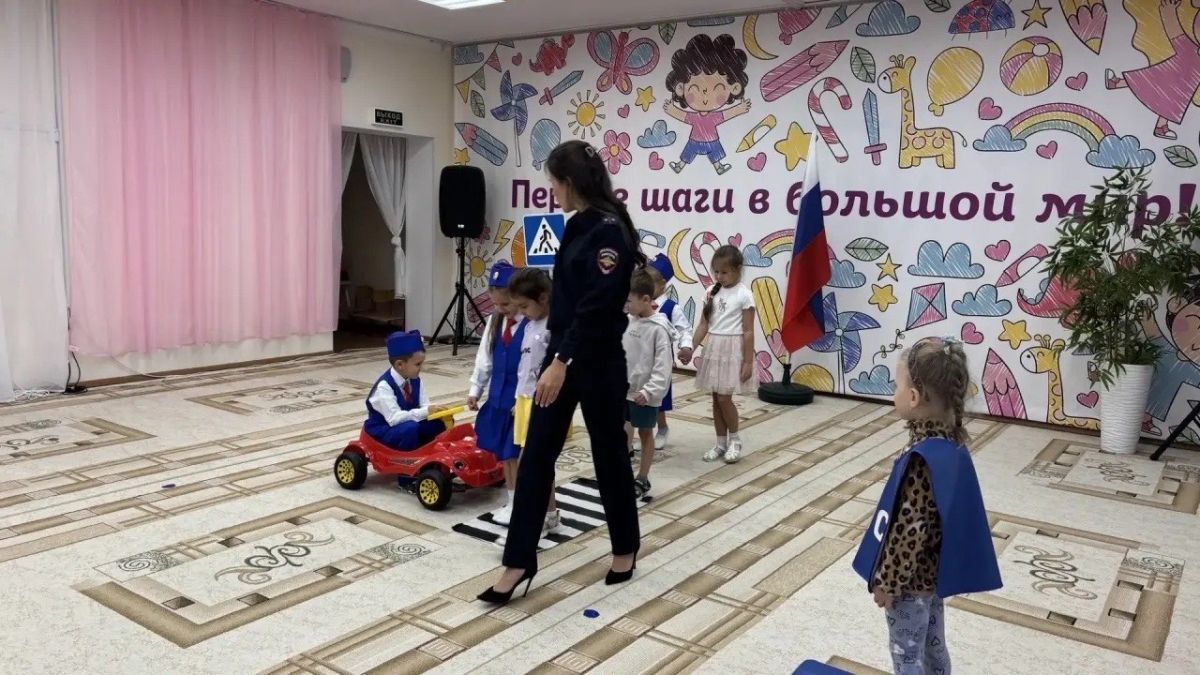 Сегодня в рамках акции «Водитель не спеши, шагают малыши!» сотрудники #ГосавтоинспекцииТольятти провели профилактическое мероприятие в детском саду 210 «Ладушки» Сегодня в рамках акции «Водитель не спеши, шагают малыши!» сотрудники #ГосавтоинспекцииТольятти провели профилактическое мероприятие в детском саду 210 «Ладушки»