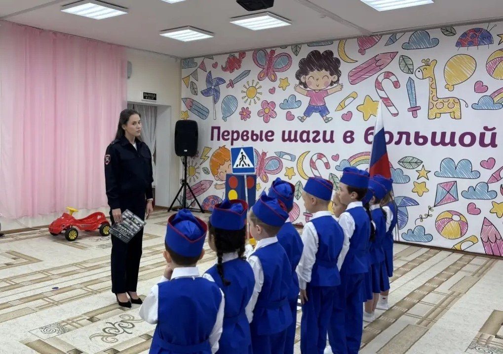 Сегодня в рамках акции «Водитель не спеши, шагают малыши!» сотрудники #ГосавтоинспекцииТольятти провели профилактическое мероприятие в детском саду 210 «Ладушки» Сегодня в рамках акции «Водитель не спеши, шагают малыши!» сотрудники #ГосавтоинспекцииТольятти провели профилактическое мероприятие в детском саду 210 «Ладушки»