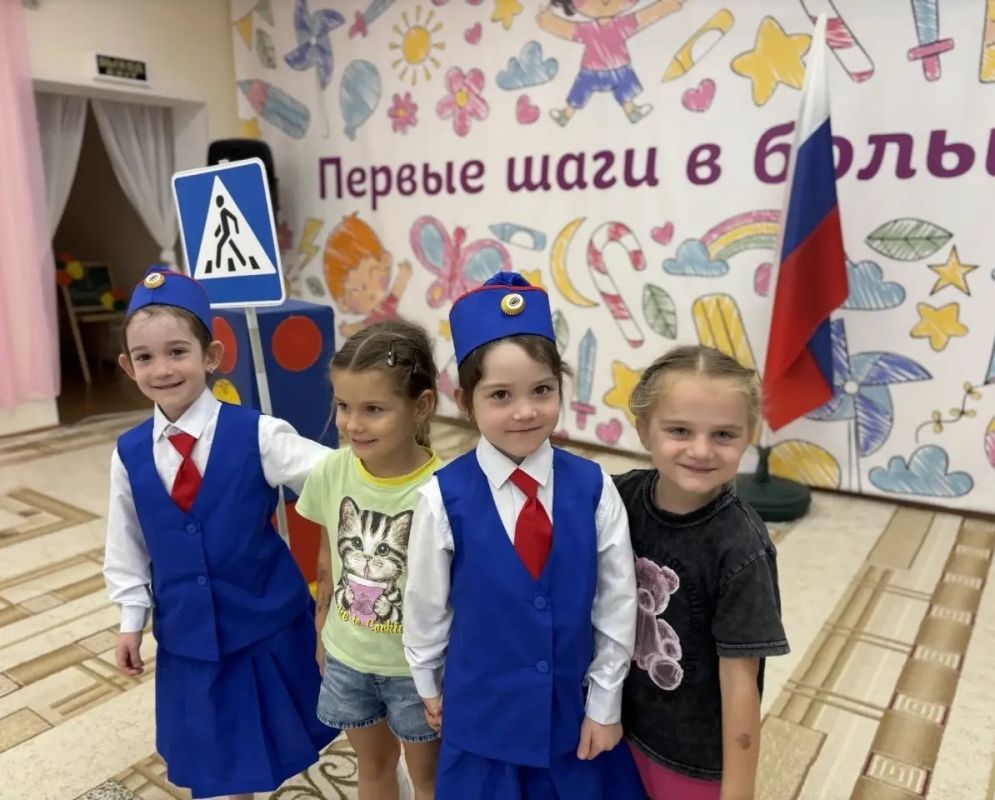 Сегодня в рамках акции «Водитель не спеши, шагают малыши!» сотрудники #ГосавтоинспекцииТольятти провели профилактическое мероприятие в детском саду 210 «Ладушки» Сегодня в рамках акции «Водитель не спеши, шагают малыши!» сотрудники #ГосавтоинспекцииТольятти провели профилактическое мероприятие в детском саду 210 «Ладушки»