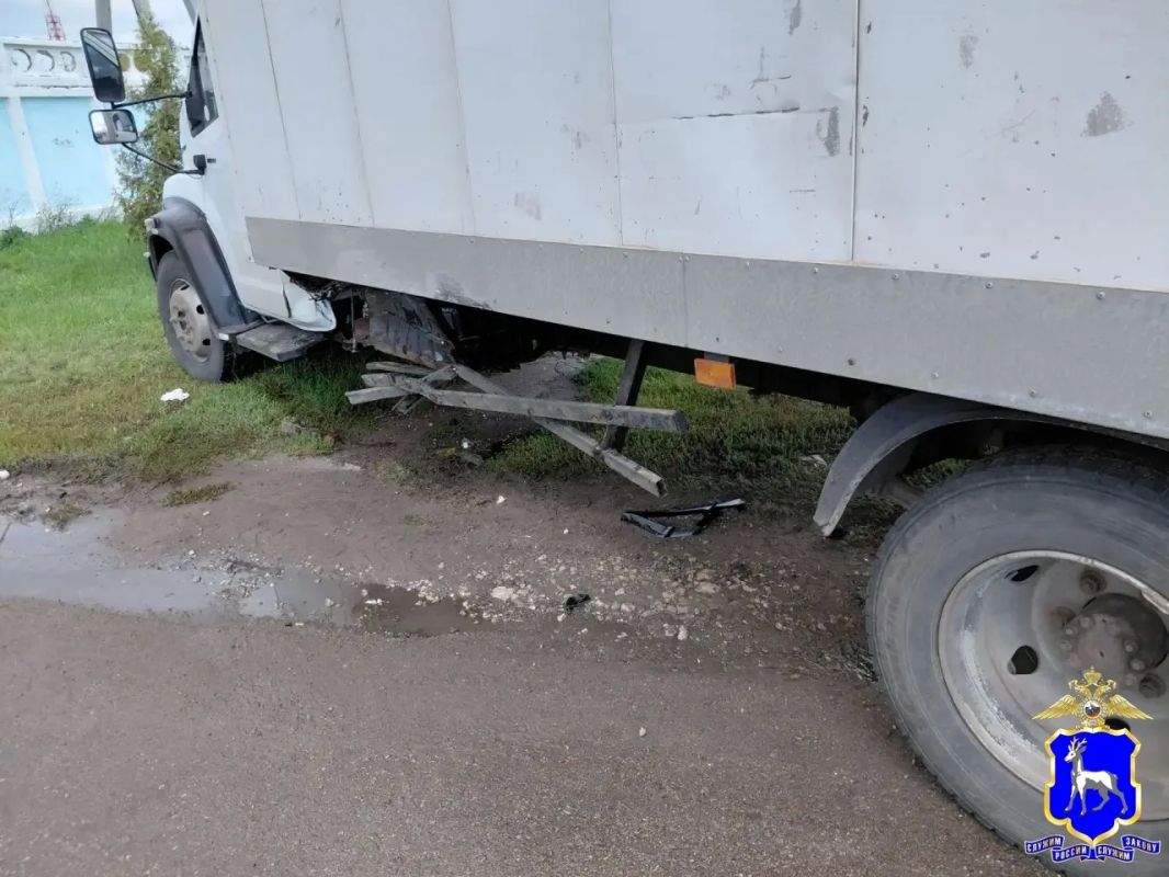 В Тольятти грузовик врезался в легковушку с младенцем в салоне В Тольятти грузовик врезался в легковушку с младенцем в салоне