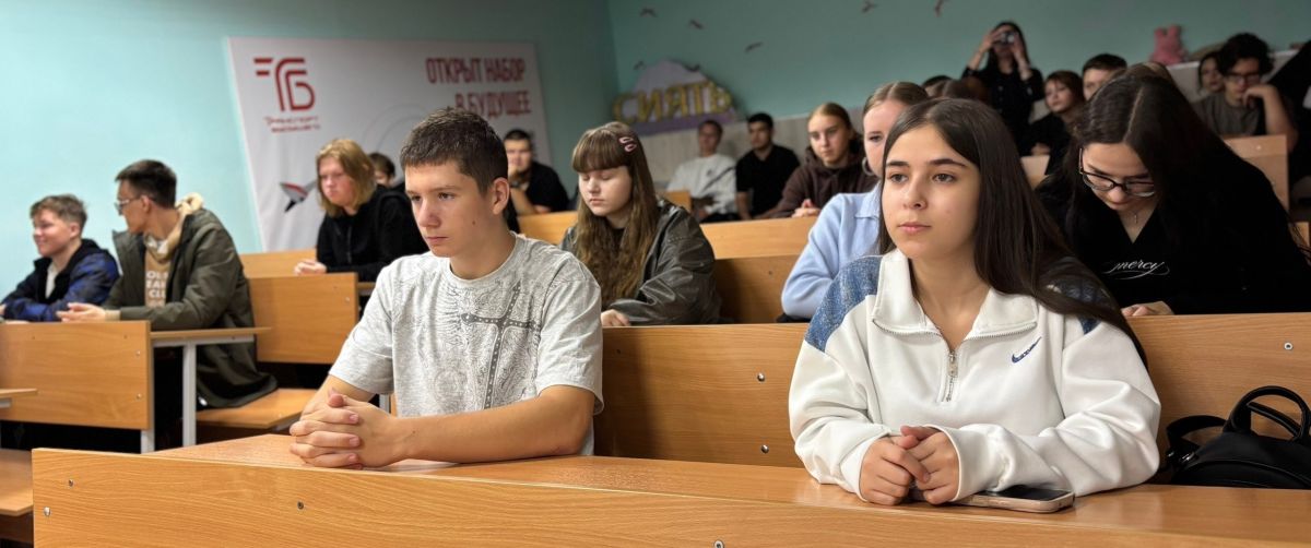 Сотрудники #ГосавтоинспекцииТольятти проводят краткие краш-курсы #TLTбезДТП для студентов колледжей Сотрудники #ГосавтоинспекцииТольятти проводят краткие краш-курсы #TLTбезДТП для студентов колледжей