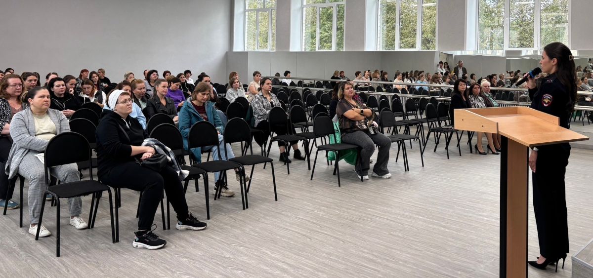 Сотрудники #ГосавтоинспекцииТольятти проводят профилактические беседы на родительских собраниях Сотрудники #ГосавтоинспекцииТольятти проводят профилактические беседы на родительских собраниях