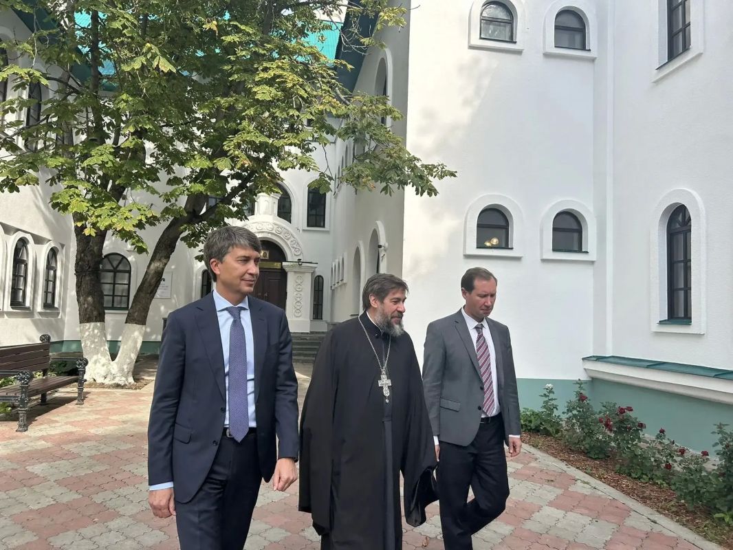 Давние партнерские отношения связывают АВТОВАЗ и систему непрерывного гуманитарного и православного образования в Тольятти, в которую входят три уникальных учебных заведения - Православная классическая гимназия, Гуманитарный... Давние партнерские отношения связывают АВТОВАЗ и систему непрерывного гуманитарного и православного образования в Тольятти, в которую входят три уникальных учебных заведения - Православная классическая гимназия, Гуманитарный...