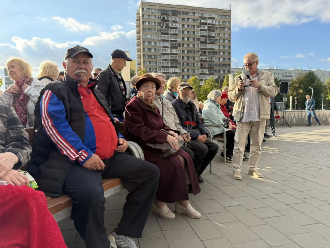 Илья Сухих: В честь 60-летия АВТОВАЗа в Тольятти открыт памятник первому генеральному директору нашего автогиганта Виктору Николаевичу Полякову Илья Сухих: В честь 60-летия АВТОВАЗа в Тольятти открыт памятник первому генеральному директору нашего автогиганта Виктору Николаевичу Полякову