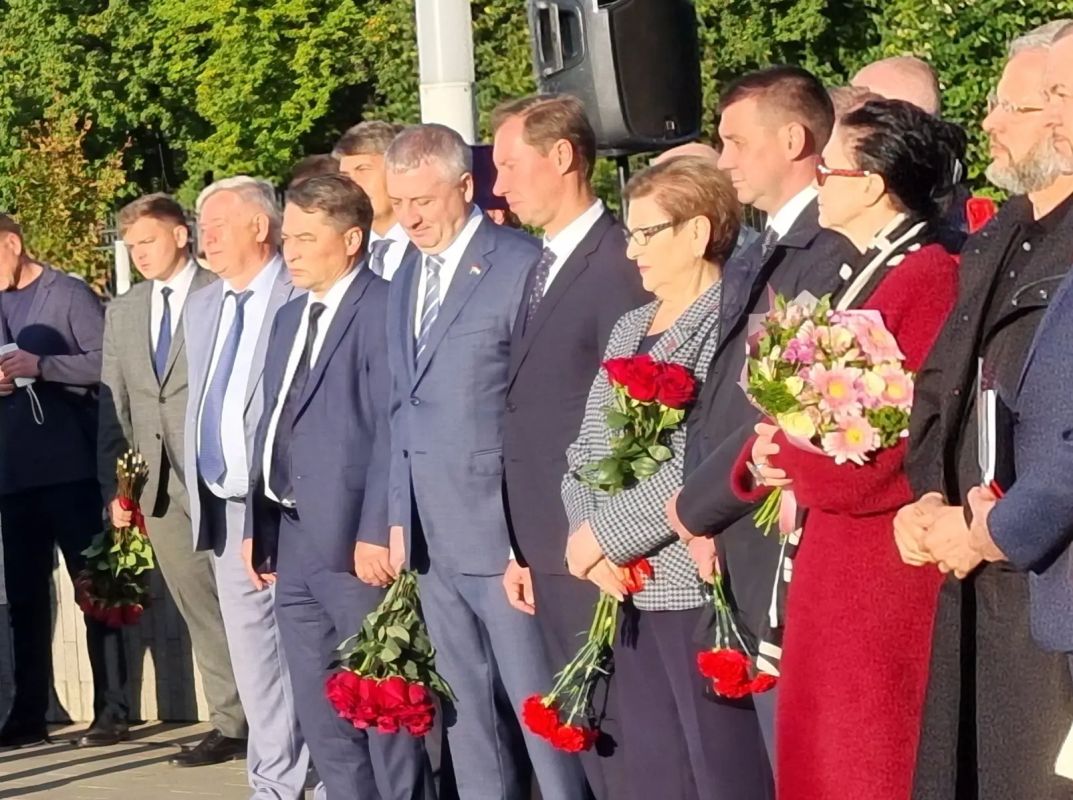 Останется жить в сердцах и в мыслях Останется жить в сердцах и в мыслях